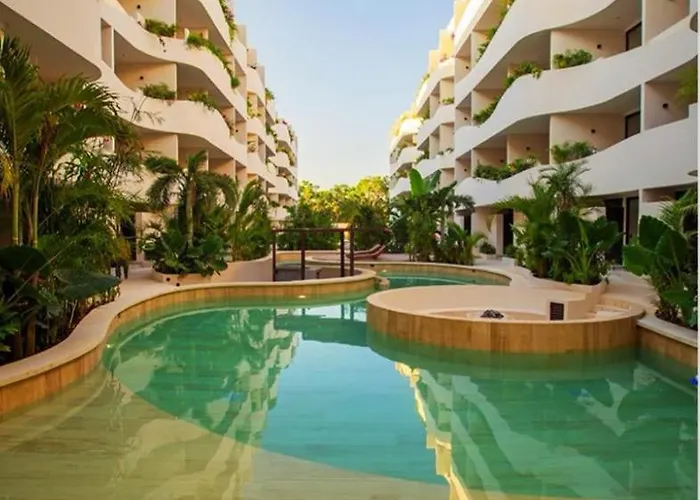 Apartment Getaway With Jacuzzi & Pools