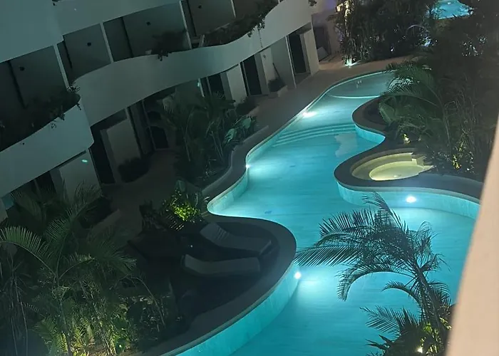 Getaway With Jacuzzi & Pools
